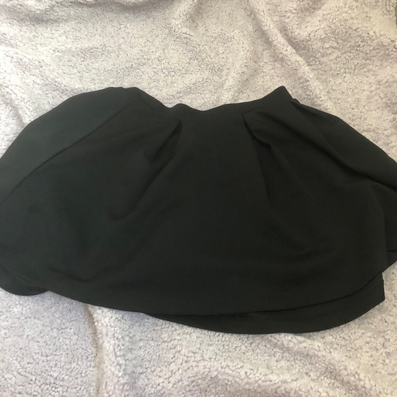 Plain black skirt - Picture 2 of 2